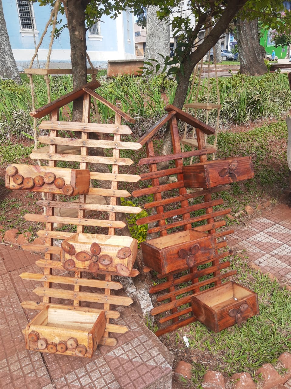 2 paineis com 3 cachepô